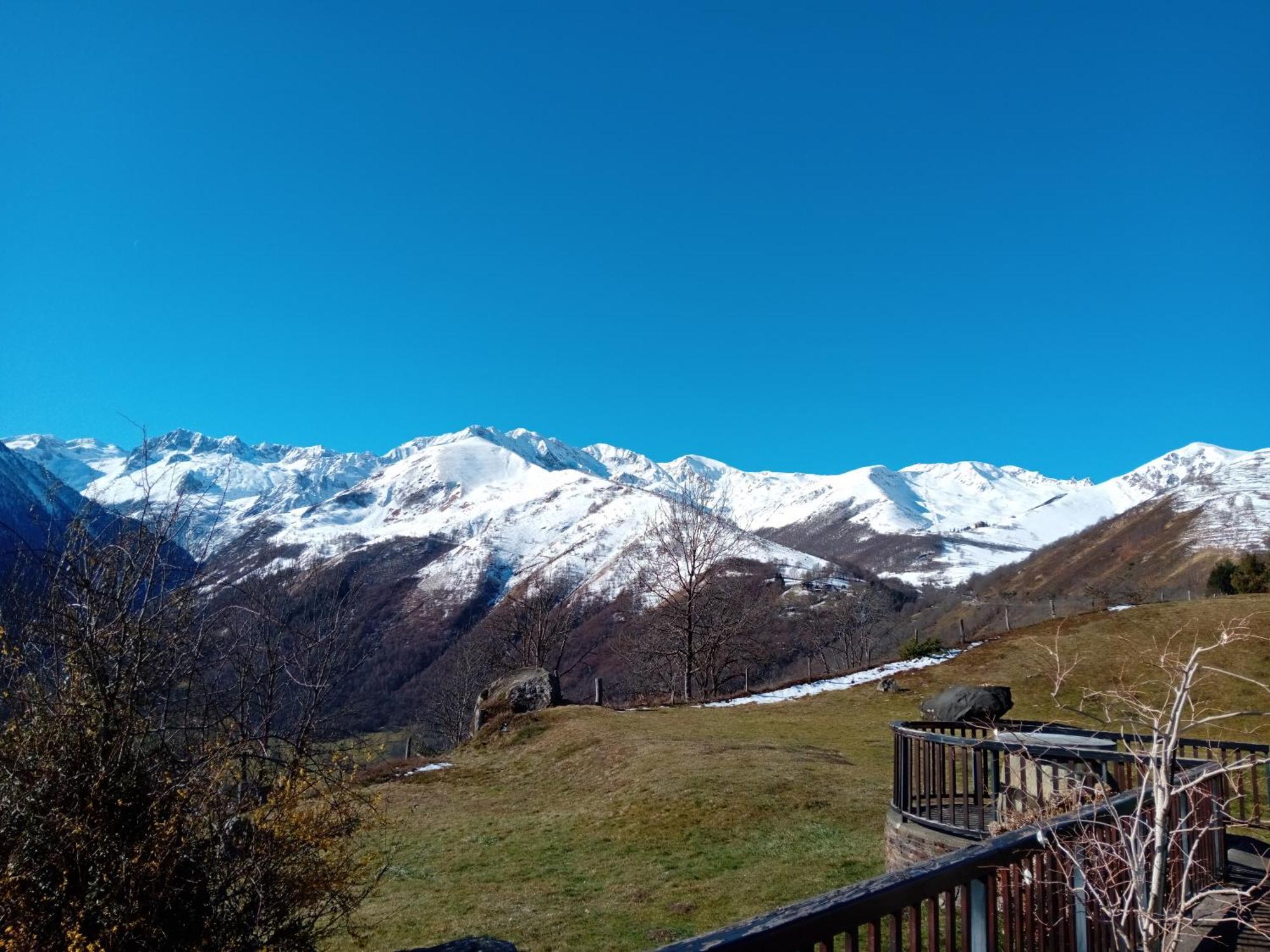 La Moraine Hotel Garin Buitenkant foto